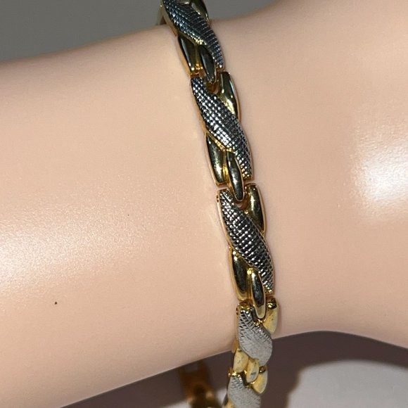 Beautiful Gold and silver 2 tones bracelet 7.5 Inch Long - Picture 4 of 7